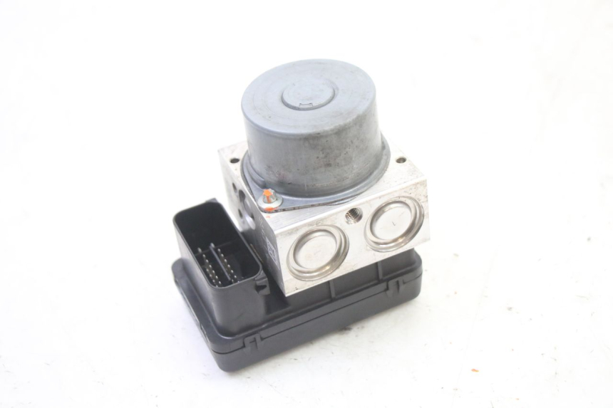 photo de POMPE ABS  SUZUKI GSR 750 (2011 - 2017) - Autre angle de vue