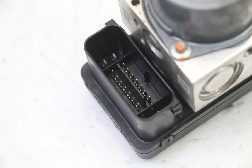 photo de POMPE ABS  SUZUKI GSR 750 (2011 - 2017) - Vue d’ensemble