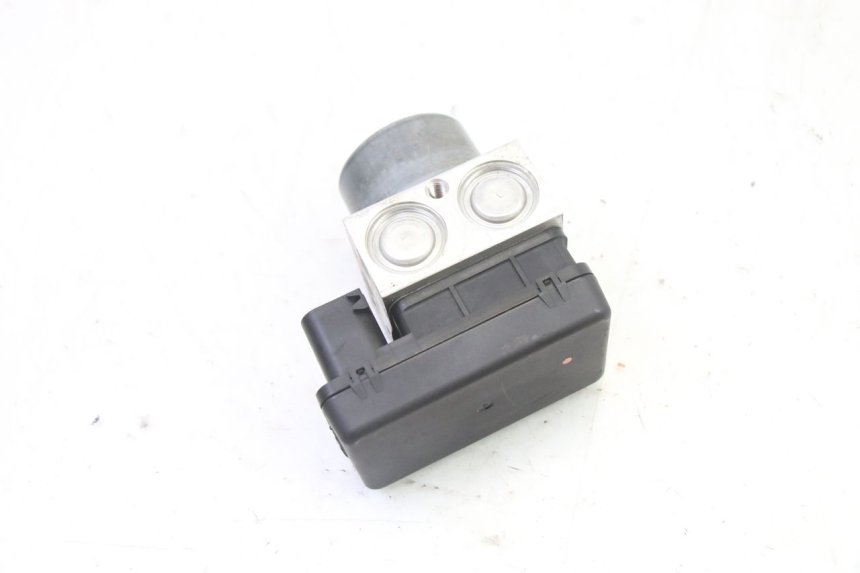 photo de POMPE ABS  SUZUKI GSR 750 (2011 - 2017) - État de surface