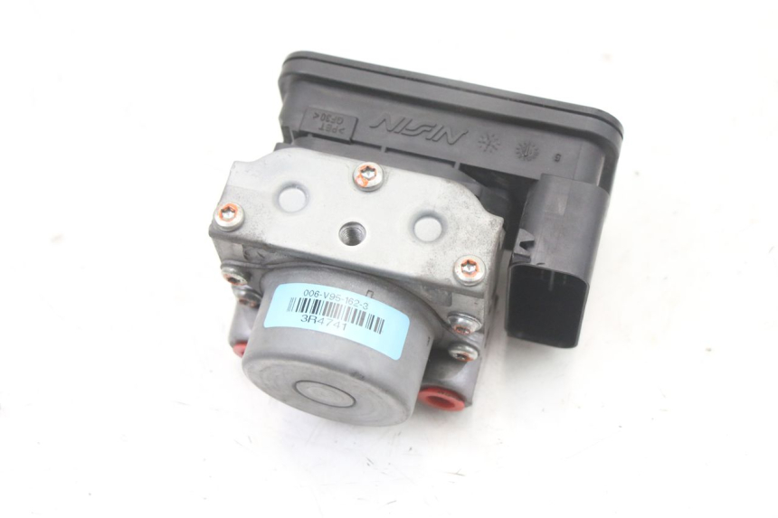 photo de POMPE ABS  HONDA SH i 300 (2015 - 2020) - Gros plan technique