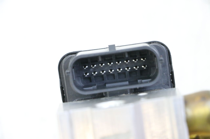 photo de POMPE ABS  HUSQVARNA SVARTPILEN 401 (2018 - 2023) - Autre angle de vue