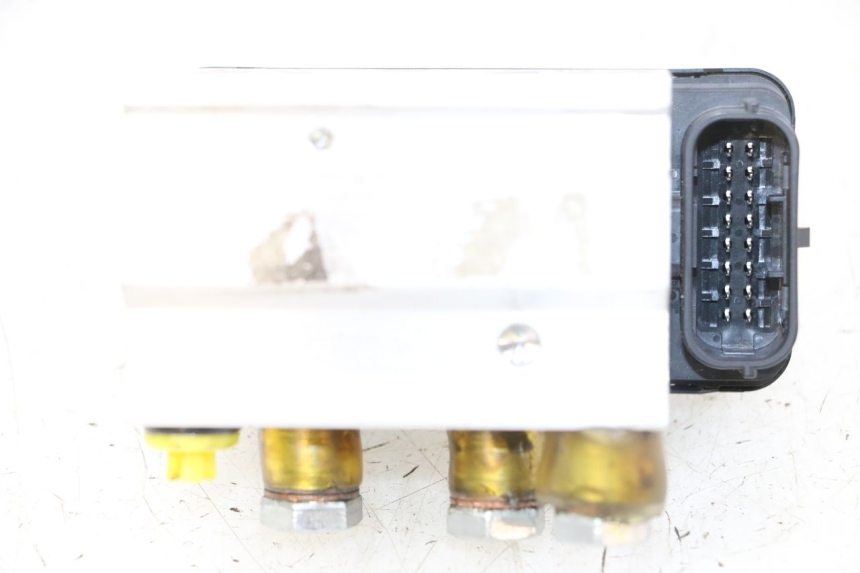 photo de POMPE ABS  HUSQVARNA SVARTPILEN 401 (2018 - 2023) - Vue d’ensemble