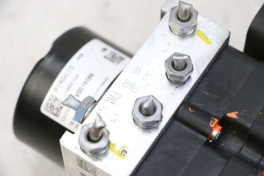 photo de POMPE ABS  PIAGGIO MP3 HPE 310 (2024 - 2025) - Détail de la pièce