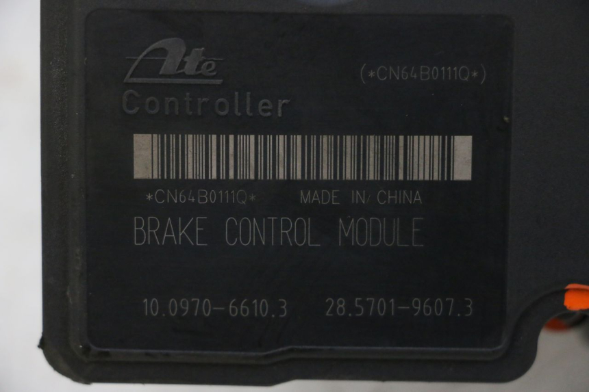 photo de POMPE ABS  PIAGGIO MP3 HPE 310 (2024 - 2025) - Gros plan technique