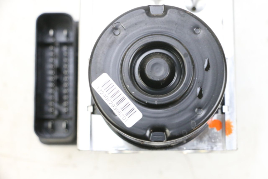 photo de POMPE ABS  PIAGGIO MP3 HPE 300 (2019 - 2026) - Autre angle de vue