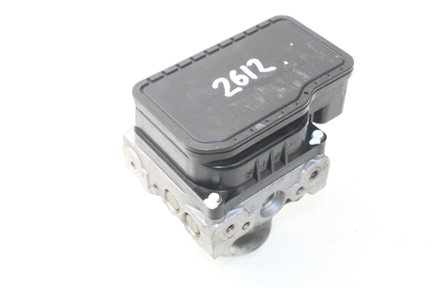 photo de POMPE ABS  HONDA NSS EX FORZA 250 (2005 - 2013) - Autre angle de vue