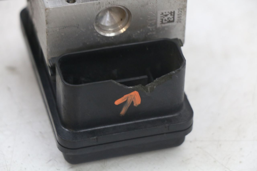 photo de POMPE ABS  PEUGEOT BELVILLE 125 (2017 - 2021) - Gros plan technique