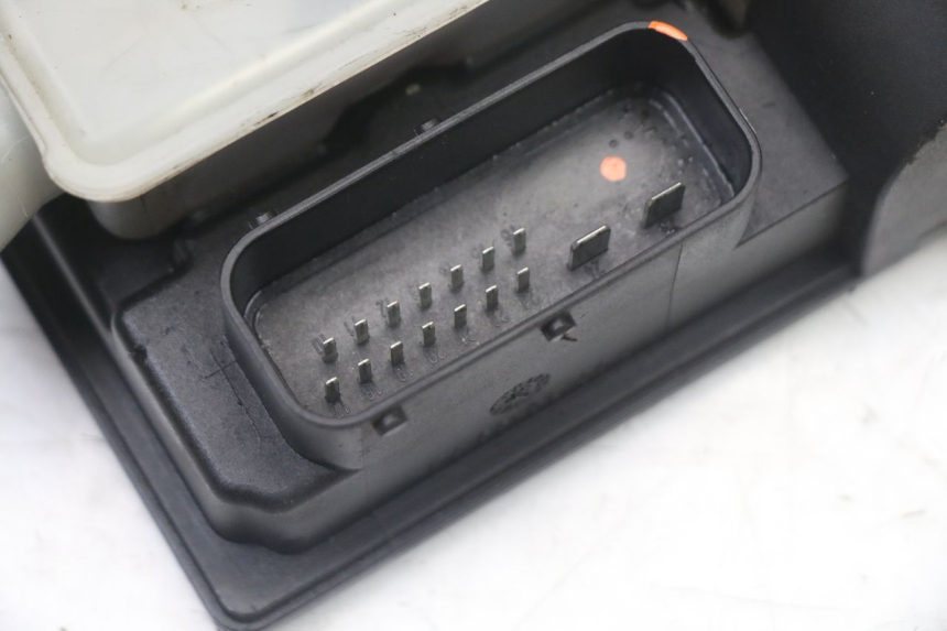 photo de POMPE ABS  PEUGEOT SATELIS COMPRESSOR K15 125 (2006 - 2009) - Détail de la pièce