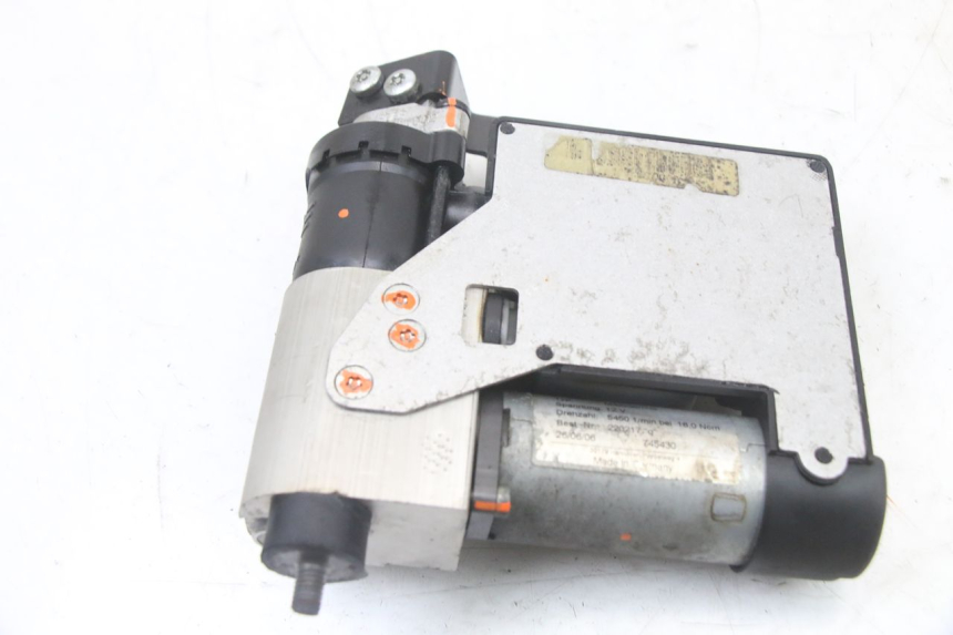 photo de POMPE ABS  PEUGEOT SATELIS COMPRESSOR K15 125 (2006 - 2009) - Gros plan technique