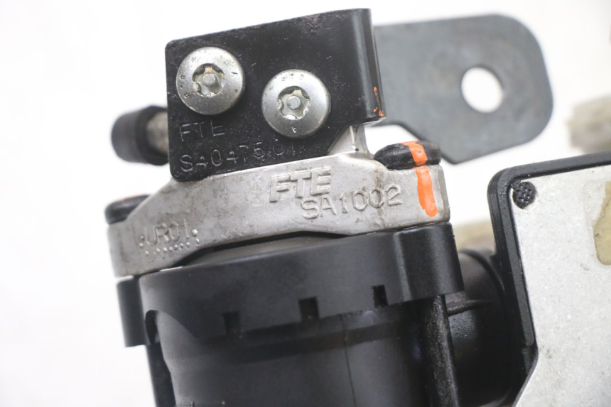 photo de POMPE ABS  PEUGEOT SATELIS COMPRESSOR K15 125 (2006 - 2009) - Points de fixation