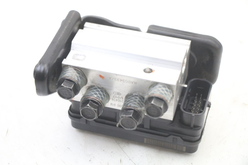 photo de POMPE ABS  ROYAL ENFIELD HYMALAYAN 410 (2016 - 2023) - Vue principale