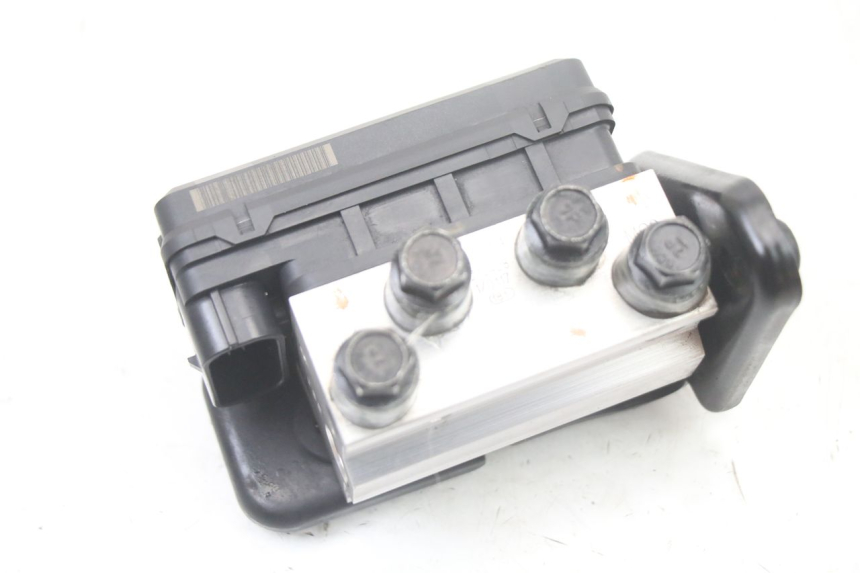 photo de POMPE ABS  ROYAL ENFIELD HYMALAYAN 410 (2016 - 2023) - Gros plan technique