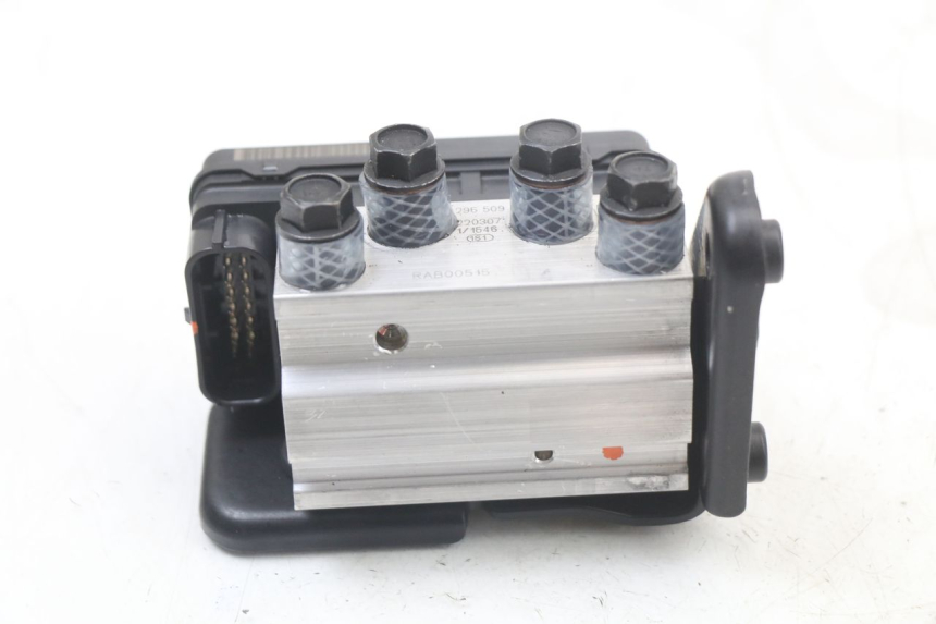 photo de POMPE ABS  ROYAL ENFIELD SCRAM 411 (2022 - 2024) - Gros plan technique