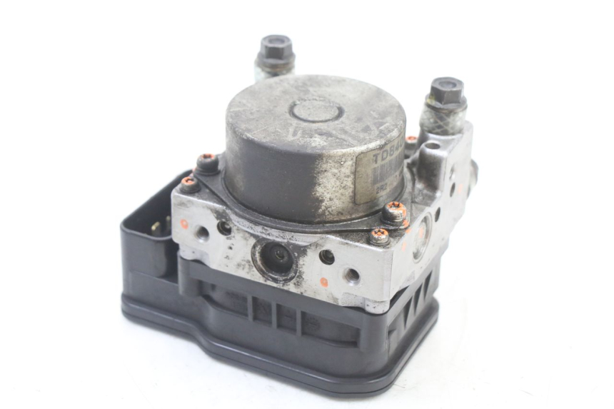 photo de POMPE ABS  PEUGEOT SATELIS 125 (2013 - 2018) - Gros plan technique