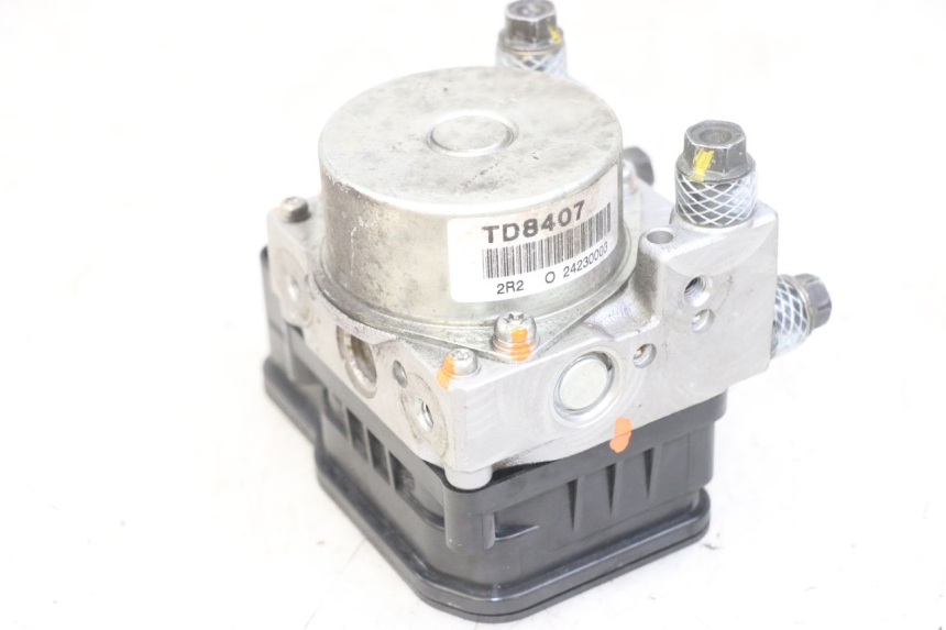 photo de POMPE ABS  PEUGEOT SATELIS 125 (2013 - 2018) - Gros plan technique