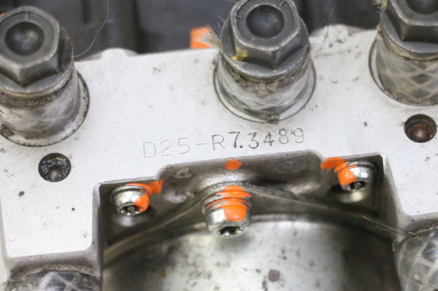 photo de POMPE ABS  PEUGEOT SATELIS 125 (2013 - 2018) - Gros plan technique