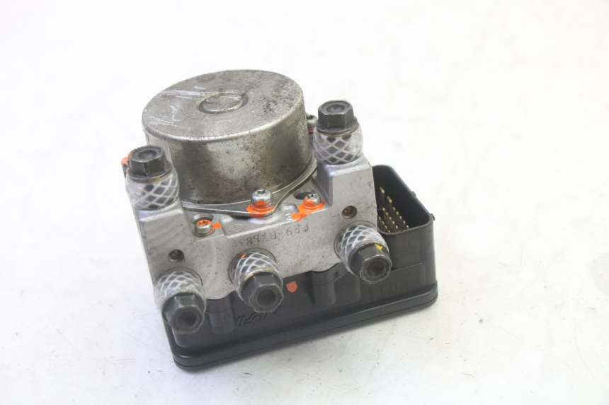 photo de POMPE ABS PEUGEOT SATELIS 125 (2010 - 2012) - Autre angle de vue