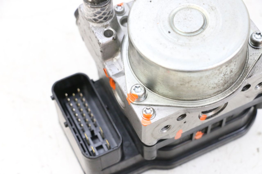 photo de POMPE ABS  PEUGEOT SATELIS 125 (2013 - 2018) - Points de fixation