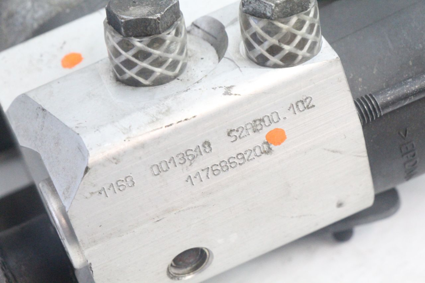 photo de POMPE ABS PEUGEOT SATELIS 125 (2006 - 2009) - Points de fixation