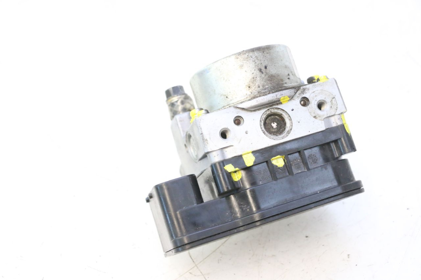 photo de POMPE ABS  PEUGEOT SATELIS 125 (2013 - 2018) - Gros plan technique