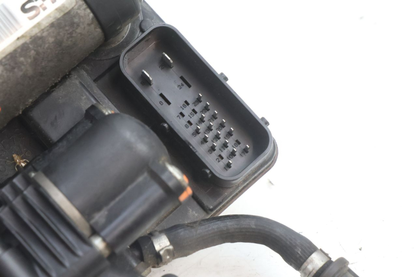 photo de POMPE ABS PEUGEOT SATELIS 125 (2006 - 2009) - Gros plan technique