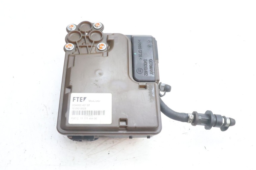 photo de POMPE ABS PEUGEOT SATELIS 125 (2006 - 2009) - Points de fixation