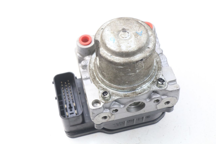 photo de POMPE ABS  TRIUMPH SPRINT ST ABS 1050 (2005 - 2007) - Détail de la pièce