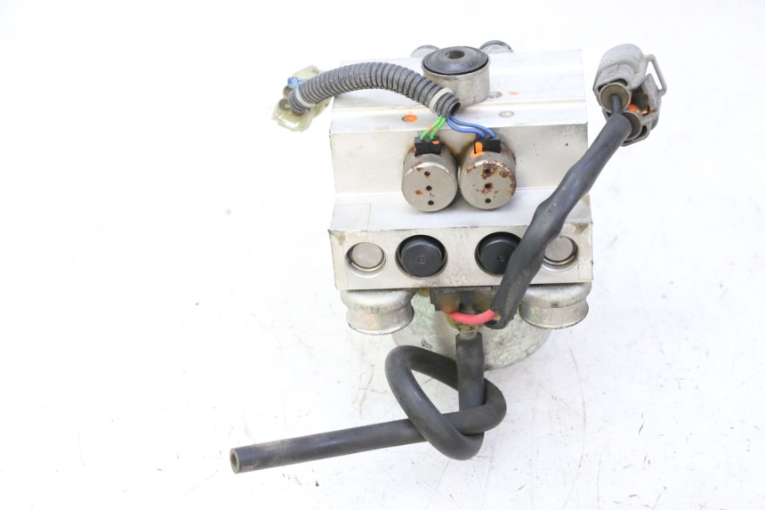 photo de POMPE ABS YAMAHA TDM ABS 900 (2002 - 2014) - Vue rapprochée