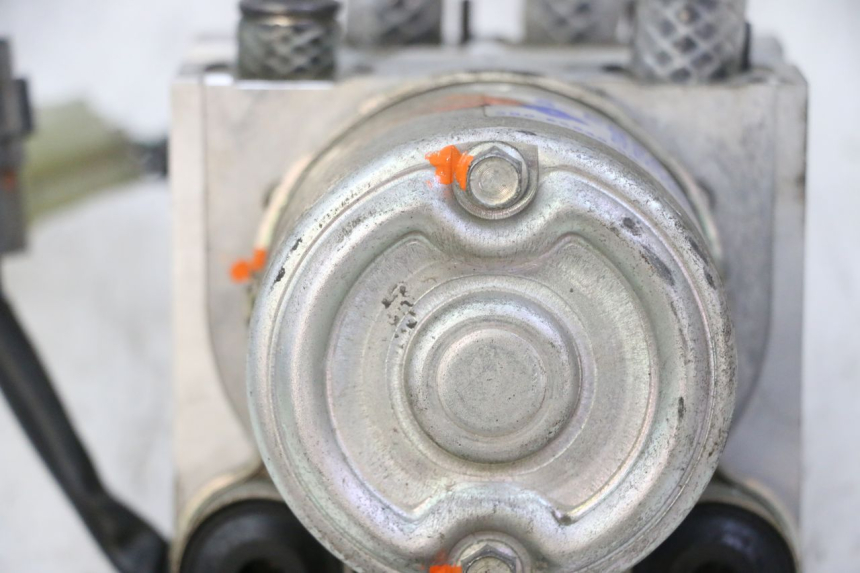 photo de POMPE ABS YAMAHA TDM ABS 900 (2002 - 2014) - Zoom état d’usage