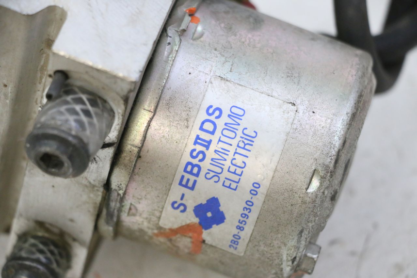 photo de POMPE ABS YAMAHA TDM ABS 900 (2002 - 2014) - Gros plan technique