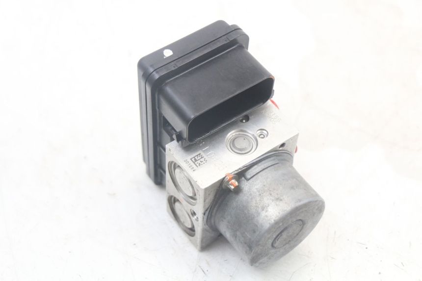 photo de POMPE ABS KAWASAKI VERSYS ABS 650 (2015 - 2018) - Gros plan technique