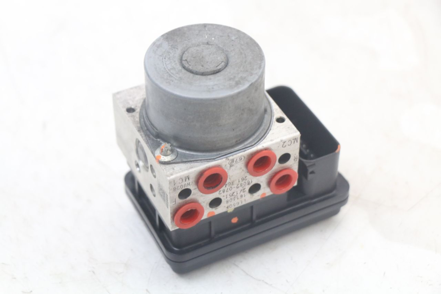 photo de POMPE ABS KAWASAKI VERSYS ABS 650 (2015 - 2018) - Points de fixation