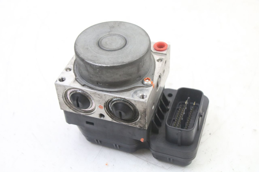 photo de POMPE ABS YAMAHA X-MAX XMAX ABS 250 (2010 - 2012) - Autre angle de vue