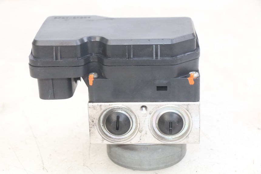 photo de POMPE ABS YAMAHA X-MAX XMAX 125 (2010 - 2013) - Gros plan technique