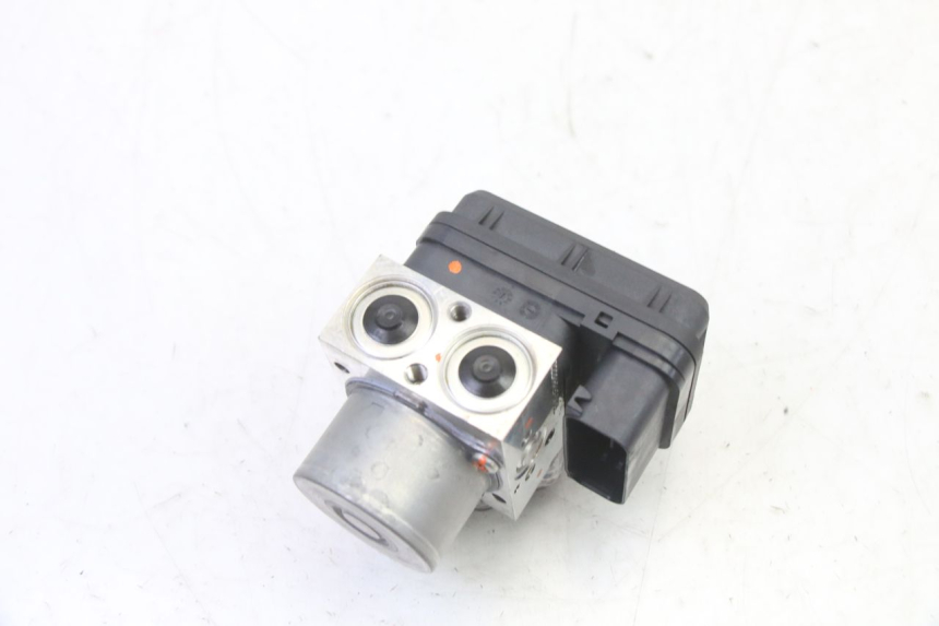 photo de POMPE ABS  YAMAHA XMAX X-MAX 125 (2021 - 2025) - Autre angle de vue