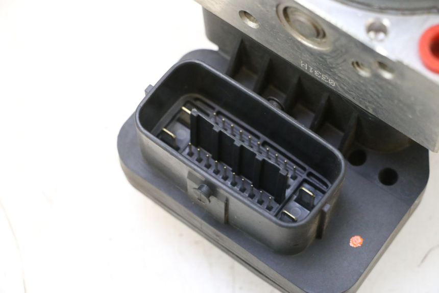 photo de POMPE ABS YAMAHA X-MAX XMAX 125 (2010 - 2013) - Autre angle de vue