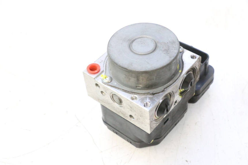 photo de POMPE ABS YAMAHA X-MAX XMAX 125 (2010 - 2013) - Autre angle de vue