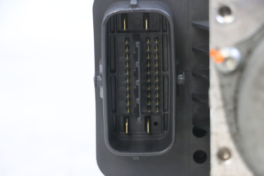 photo de POMPE ABS  YAMAHA XJ6 ABS 600 (2008 - 2016) - Autre angle de vue