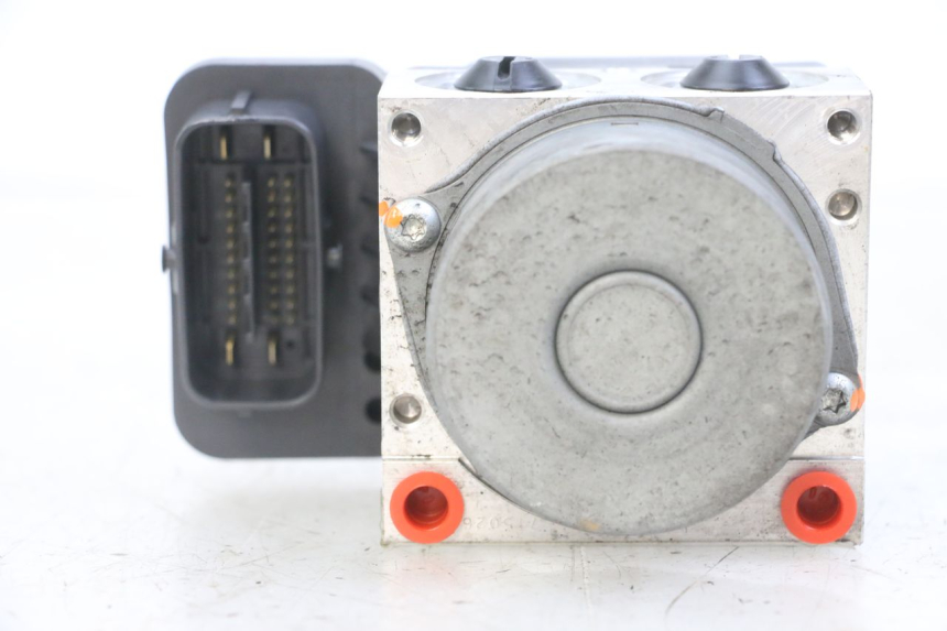 photo de POMPE ABS  YAMAHA XJ6 ABS 600 (2008 - 2016) - Gros plan technique