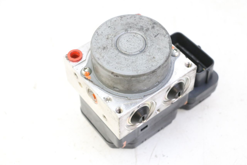 photo de POMPE ABS  YAMAHA XJ6 ABS 600 (2008 - 2016) - Vue rapprochée