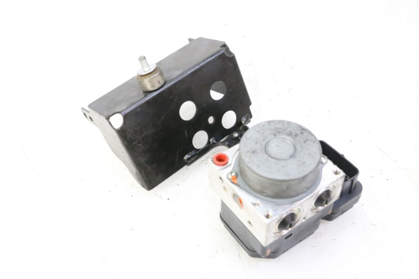 photo de POMPE ABS  YAMAHA XJ6 ABS 600 (2008 - 2016) - Autre angle de vue