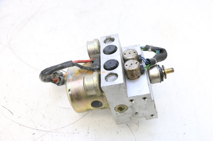 photo de POMPE ABS  YAMAHA XP T-MAX ABS 500 (2005 - 2005) - Points de fixation