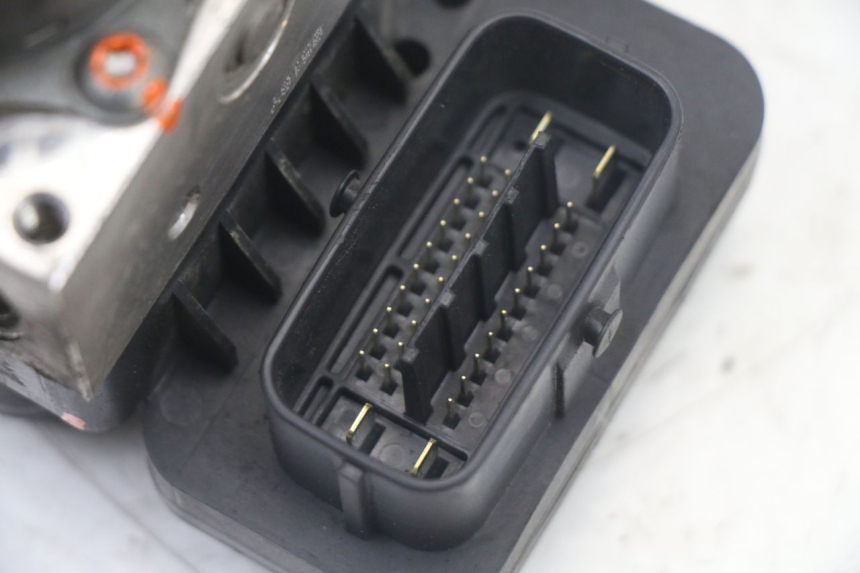 photo de POMPE ABS YAMAHA X-MAX XMAX ABS 250 (2010 - 2014) - Vue d’ensemble