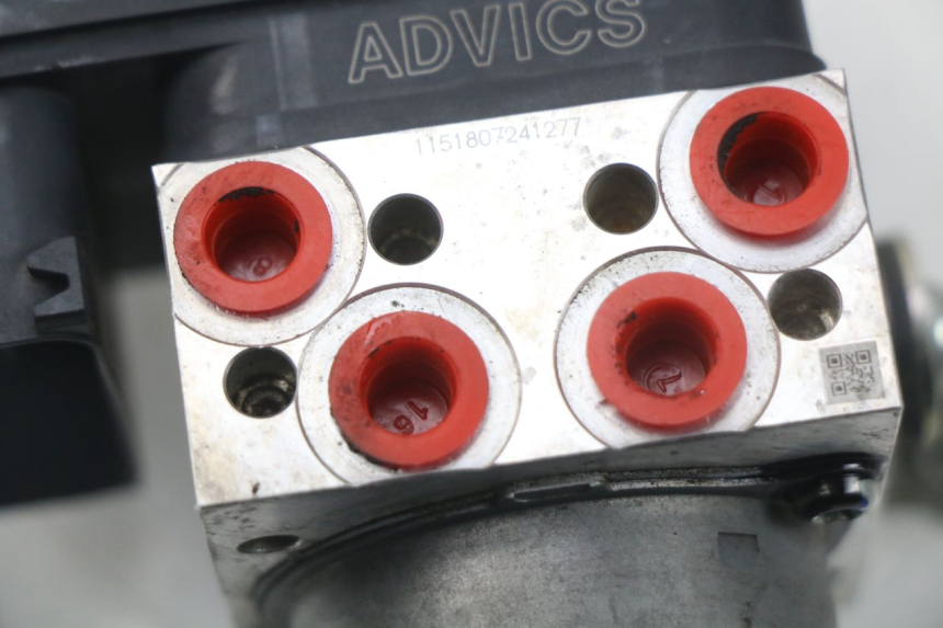 photo de POMPE ABS  YAMAHA YP T-MAX TMAX 530 (2017 - 2020) - Autre angle de vue