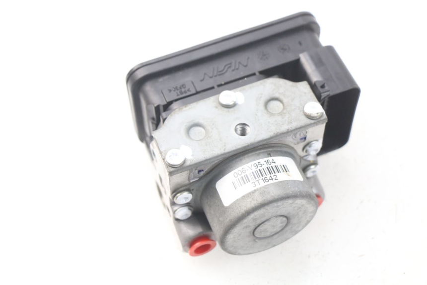 photo de POMPE ABS  KAWASAKI Z Z900 900 (2017 - 2019) - Gros plan technique