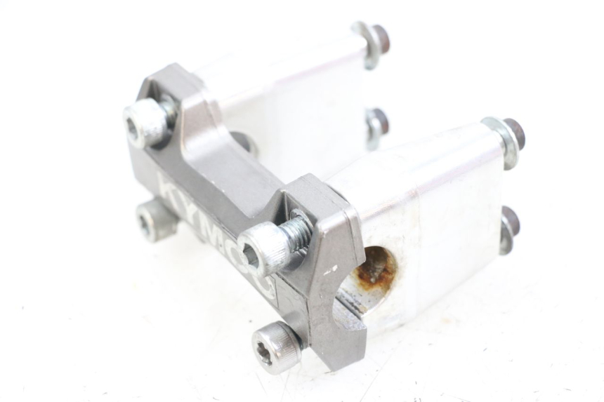 photo de Clamp handlebar KYMCO AGILITY RS 4T 50 (2009 - 2013) - Autre angle de vue