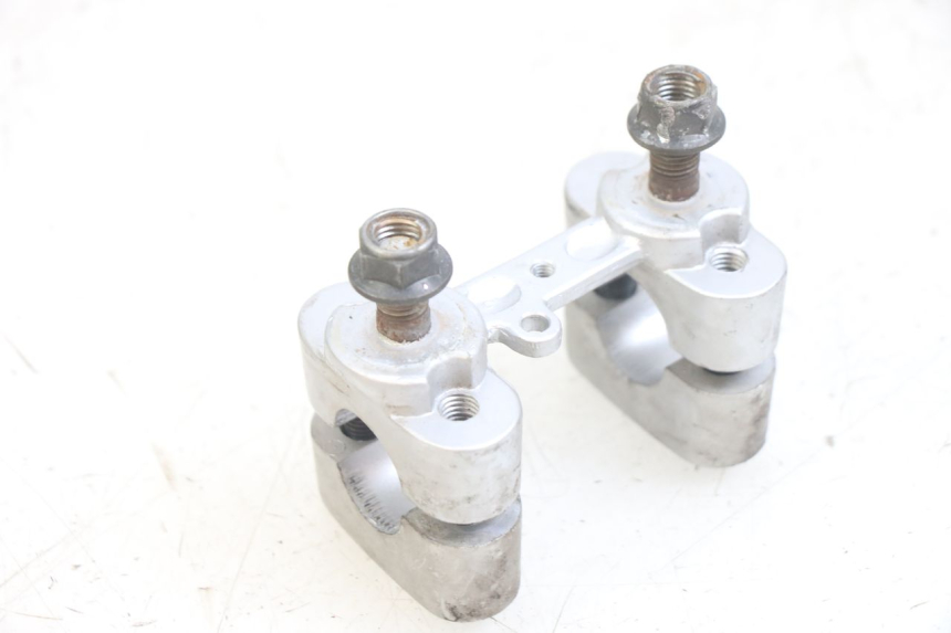 photo de PONTET DE GUIDON YAMAHA BW'S BWS 125 (2010 - 2013) - Détail de la pièce