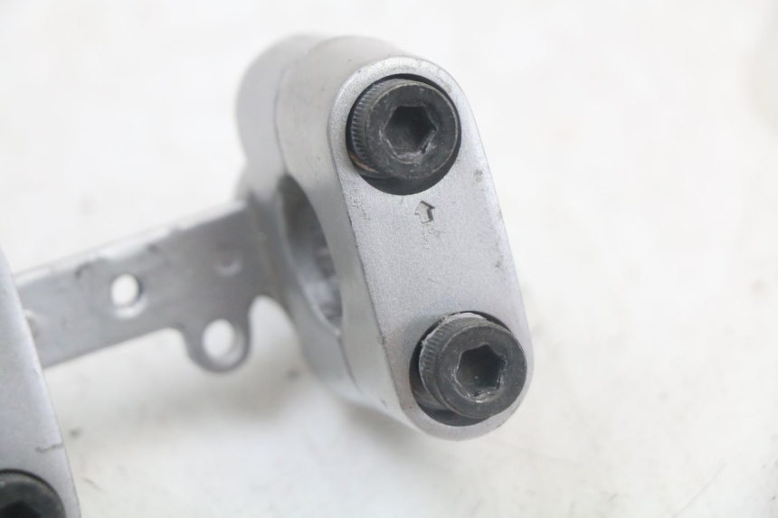 photo de PONTET DE GUIDON YAMAHA BW'S BWS 125 (2010 - 2013) - Autre angle de vue