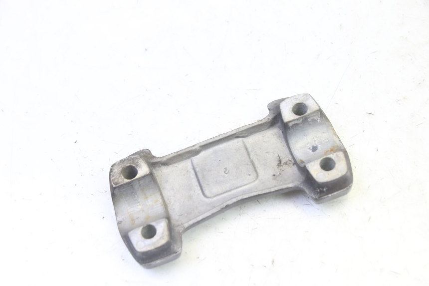 photo de PONTET DE GUIDON HONDA CBF 125 (2009 - 2015) - Autre angle de vue