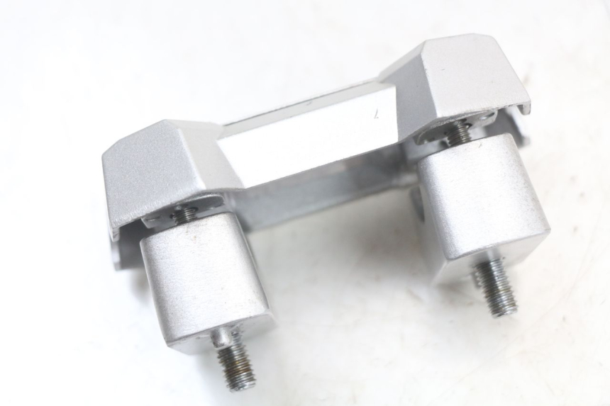 photo de PONTET DE GUIDON SYM CROX 4T 50 (2016 - 2023) - Zoom état d’usage